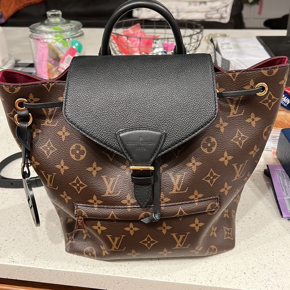 Authentic LV Montsouris PM, Brown/Black/inside is a burgundy red - Picture 6 of 8